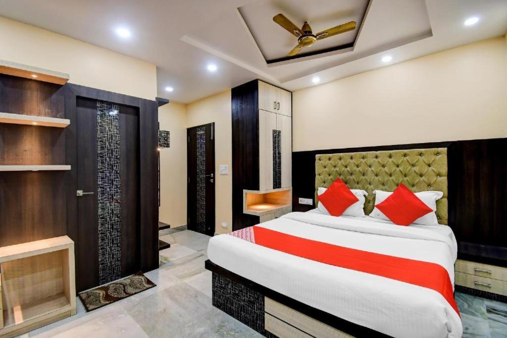 Dharmatala Inn Calcutta Buitenkant foto